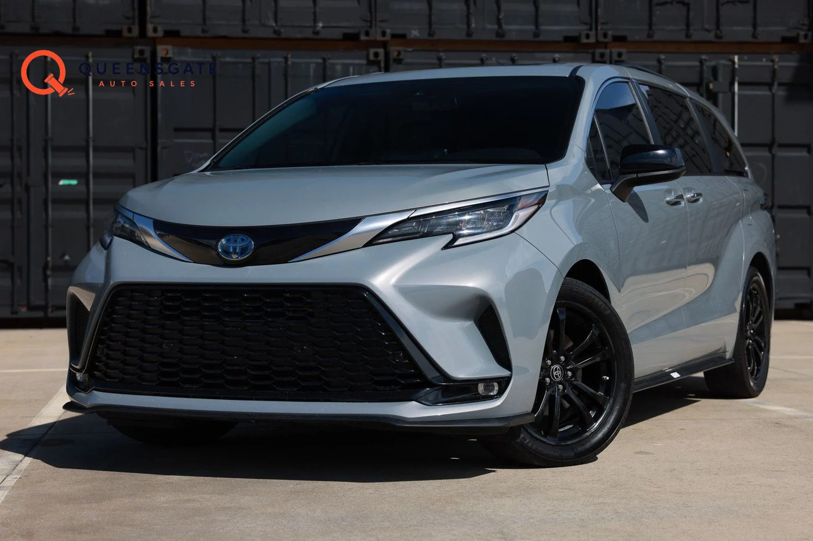2023 Toyota Sienna XSE FWD 7-Passenger Minivan (Hybrid)