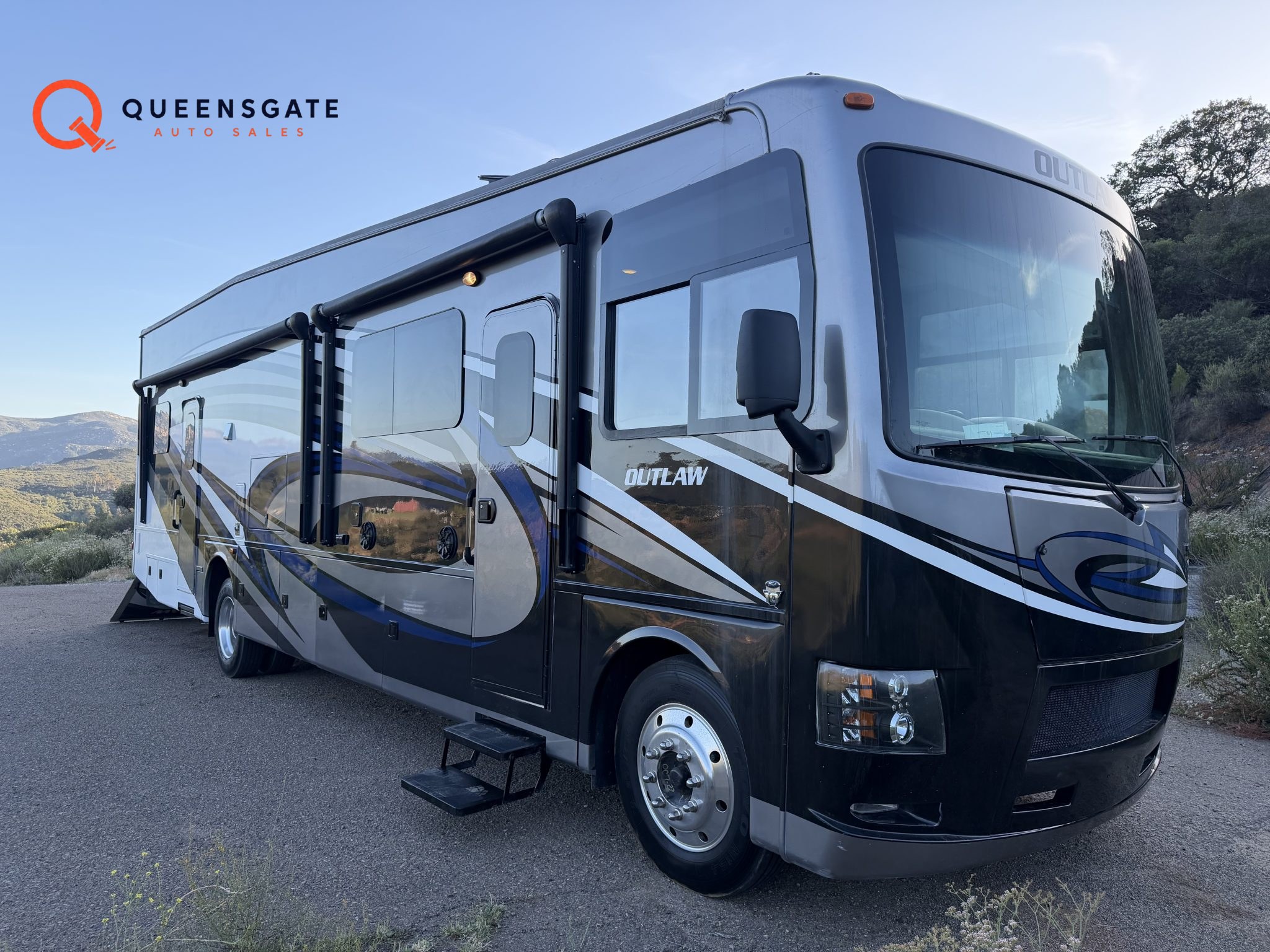2017 Thor Outlaw 37BG Motorhome & Toy Hauler