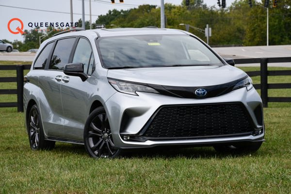 2025 Toyota Sienna XSE 7-Passenger FWD Hybrid with Power Moonroof