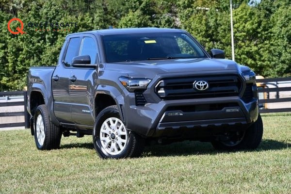 2025 Toyota Tacoma SR5 Double Cab 4WD with Class IV Hitch