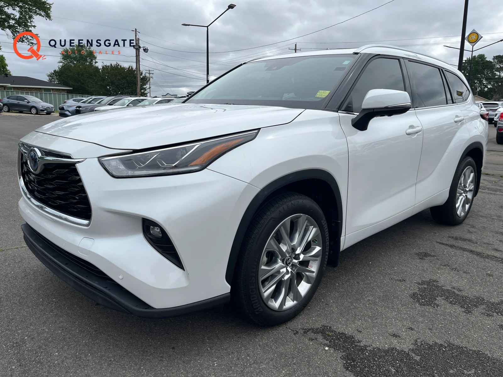 2024 Toyota Highlander Hybrid Limited FWD